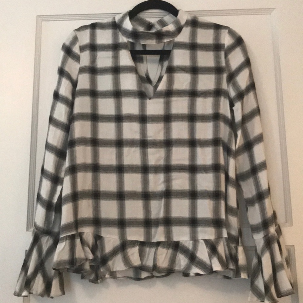 Long-sleeved black and while plaid blouse
